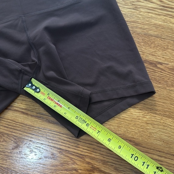 Aritzia TnaBUTTER Cheeky Hi-Rise 5" Short Brown Size XL - Picture 7 of 7